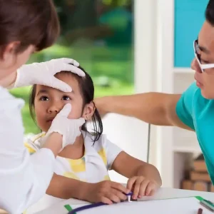 Eye specialist in Singapore performing a preventive eye examination