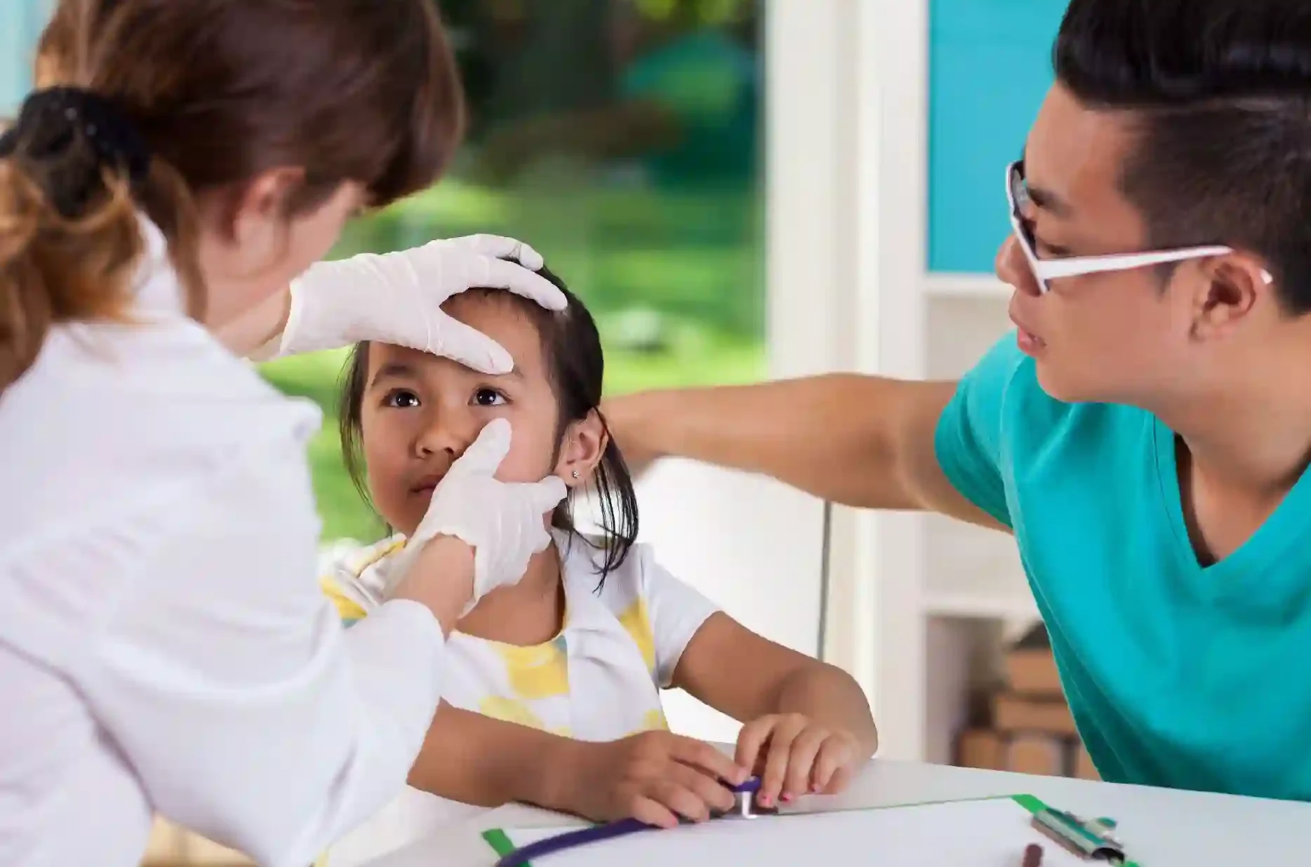 Eye specialist in Singapore performing a preventive eye examination